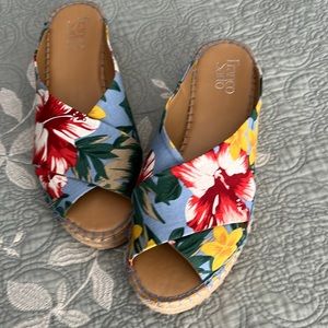 Flower print wedge sandals